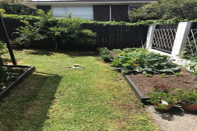 Photo of property in 2/44 Meadway, Sunnyhills, Auckland, 2010