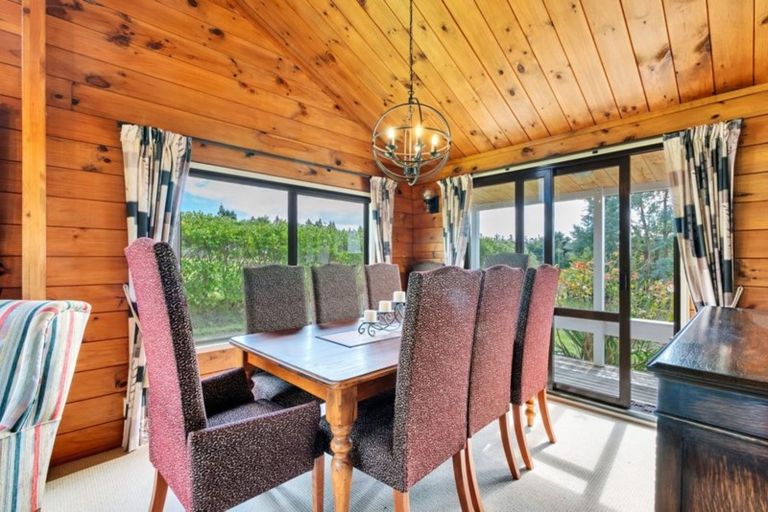 Photo of property in 10 Mcmurdo Road, South Head, Helensville, 0874