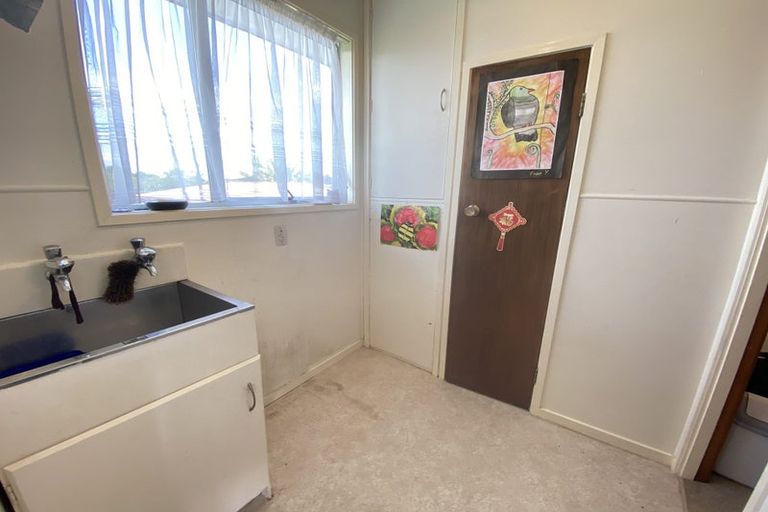 Photo of property in 60 Casuarina Road, Half Moon Bay, Auckland, 2012