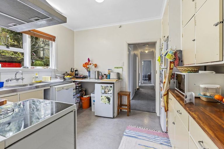 Photo of property in 18 Tawa Terrace, Tawa, Wellington, 5028