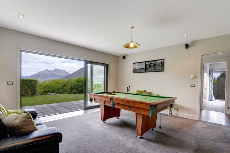 Photo of property in 62 Cedar Drive, Kelvin Heights, Queenstown, 9300