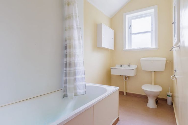 Photo of property in 8 Gertrude Street, Dannevirke, 4930