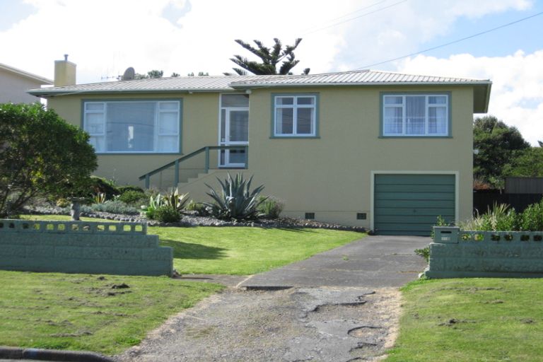 Photo of property in 110 Karaka Street, Castlecliff, Whanganui, 4501