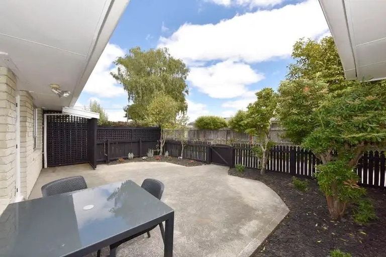 Photo of property in 2/8 Bowen Street, Upper Riccarton, Christchurch, 8041