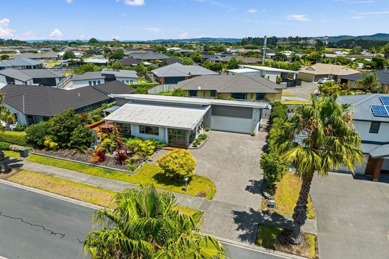 Photo of property in 98 Barbados Way, One Tree Point, 0118