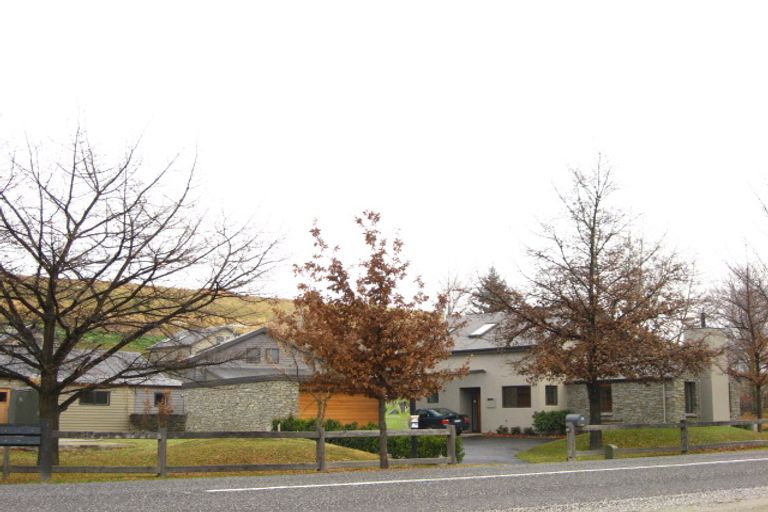 Photo of property in 2 Chartres Lane, Arrowtown, 9302