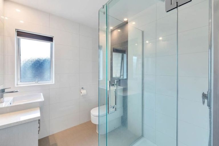 Photo of property in 47 Sohlue Place, Oteha, Auckland, 0632