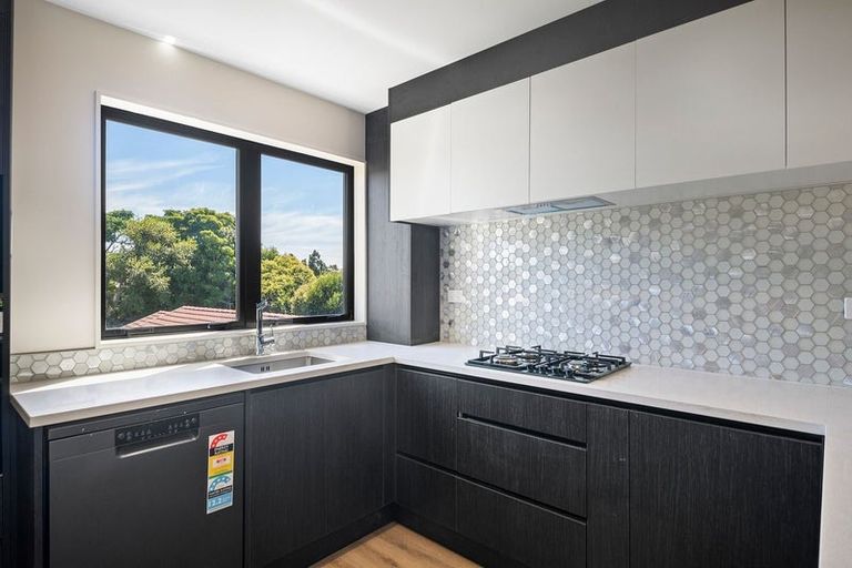 Photo of property in 9/2 Nikau Street, New Lynn, Auckland, 0600
