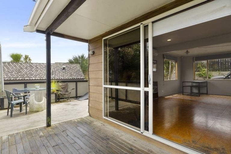 Photo of property in 2/66 Birkdale Road, Birkdale, Auckland, 0626