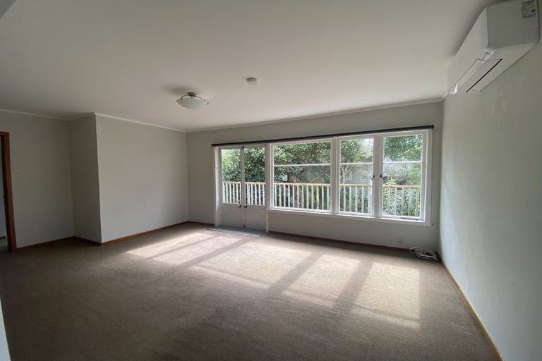 Photo of property in 32 Kervil Avenue, Te Atatu Peninsula, Auckland, 0610