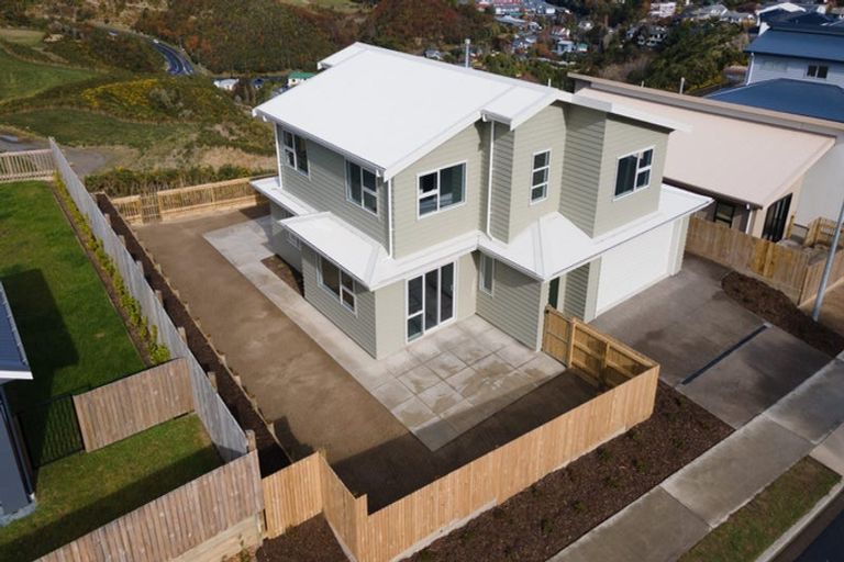 Photo of property in 70 Farnworth Terrace, Glenside, Wellington, 6037