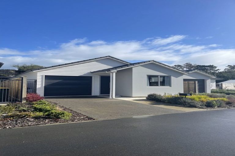 Photo of property in 11 Cartographer Way, Whitby, Porirua, 5024