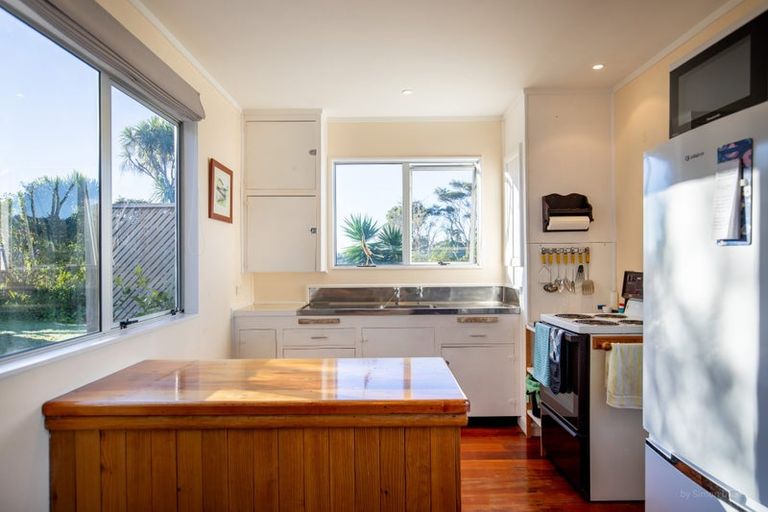 Photo of property in 4 Robertson Street, Raglan, 3225