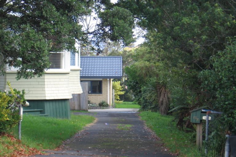 Photo of property in 15 Captain Scott Road, Glen Eden, Auckland, 0602