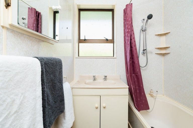 Photo of property in 16 Allen Road, Green Island, Dunedin, 9018