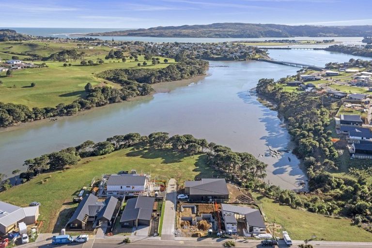 Photo of property in 25 Omahina Street, Raglan, 3225