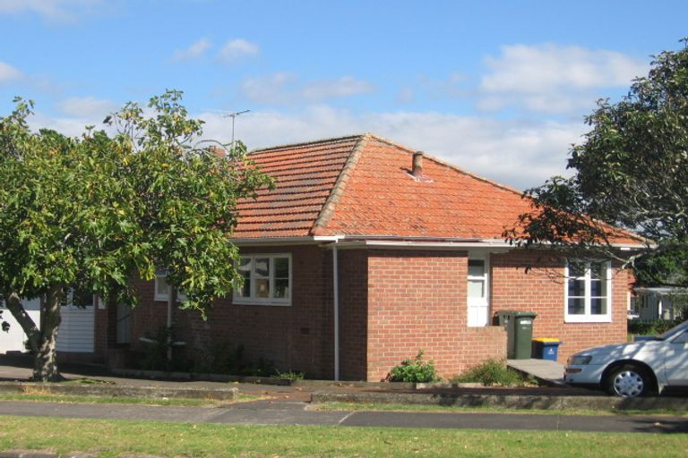 Photo of property in 42 Delta Avenue, New Lynn, Auckland, 0600