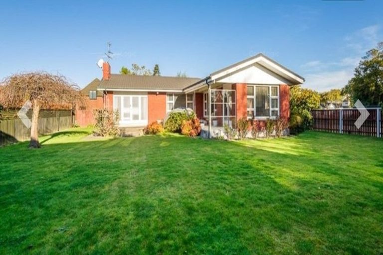 Photo of property in 12 Brackendale Place, Burnside, Christchurch, 8041