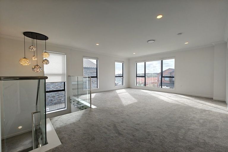 Photo of property in 70 Michael Bosher Way, Flat Bush, Auckland, 2019