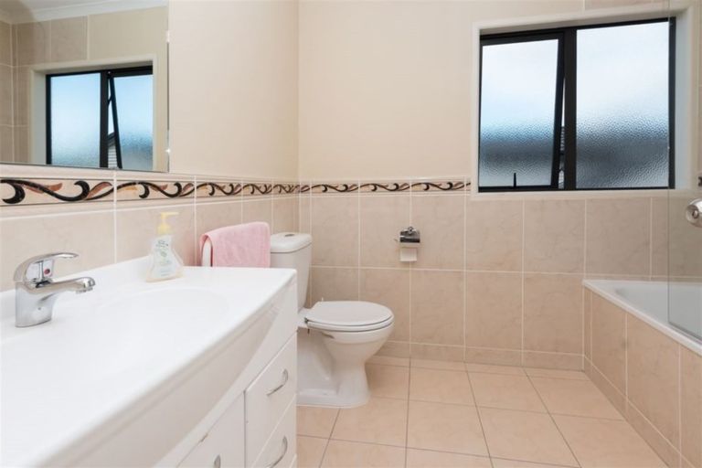 Photo of property in 76 Skip Lane, East Tamaki, Auckland, 2013