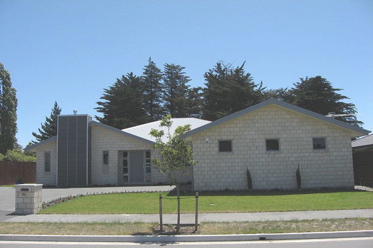 Photo of property in 28 Reka Street, Parklands, Christchurch, 8083