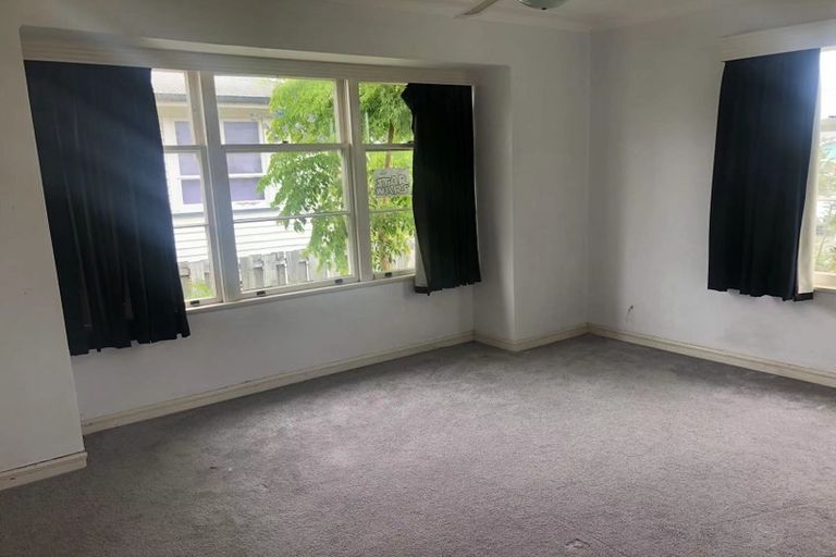 Photo of property in 34 Roberts Avenue, Bayswater, Auckland, 0622