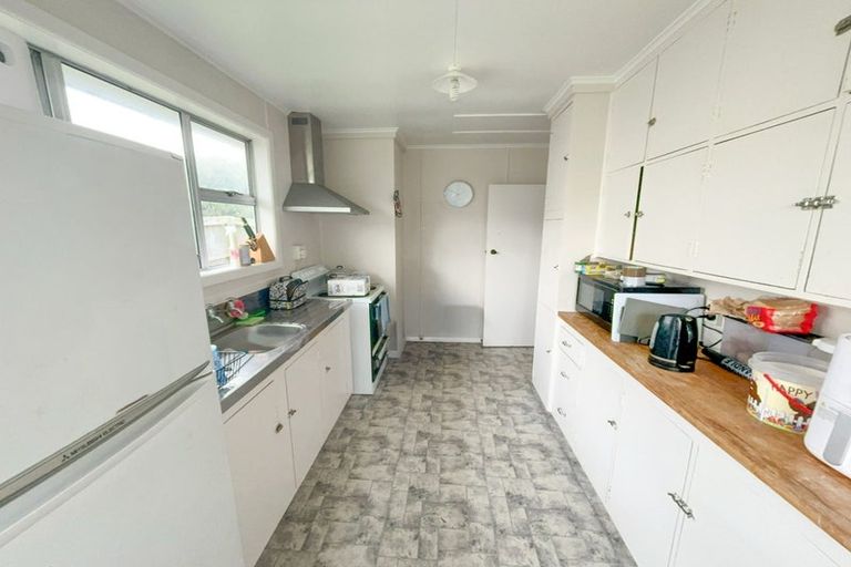 Photo of property in 4 Norfolk Grove, Cannons Creek, Porirua, 5024