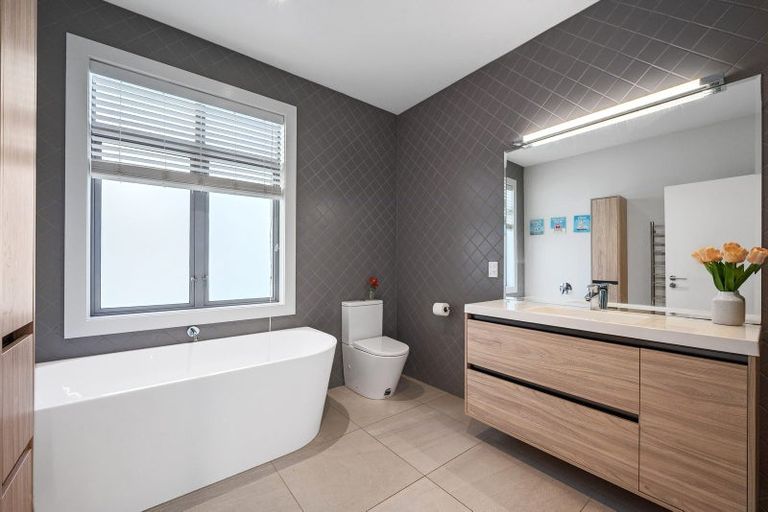 Photo of property in 51 Milford Road, Milford, Auckland, 0620