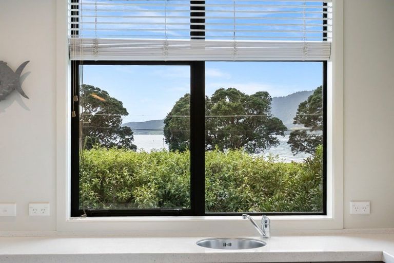 Photo of property in 16 Fred Carr Place, One Tree Point, 0118