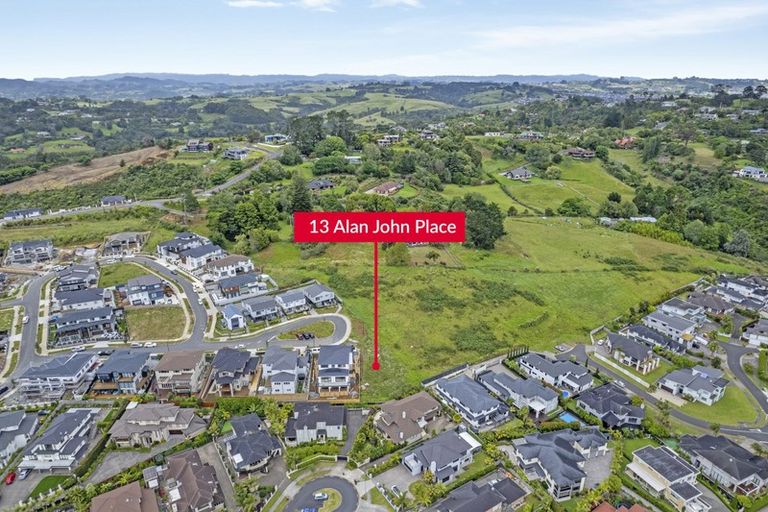 Photo of property in 13 Alan John Place, East Tamaki Heights, Auckland, 2016
