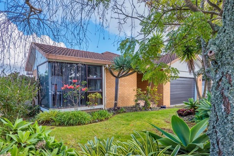Photo of property in 9 Westpark Drive, West Harbour, Auckland, 0618