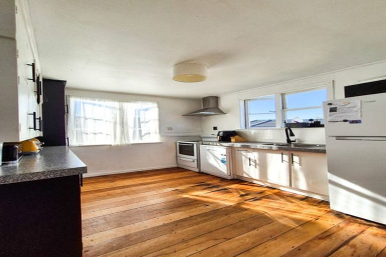 Photo of property in 35 Ross Crescent, Fairfield, Hamilton, 3214