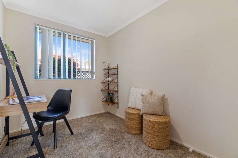 Photo of property in 14 Magnolia Drive, Waiuku, 2123