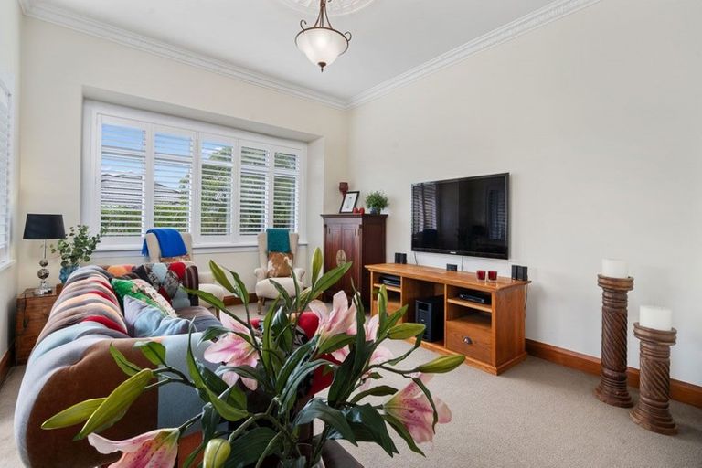 Photo of property in 9b Portland Drive, Mangorei, New Plymouth, 4312