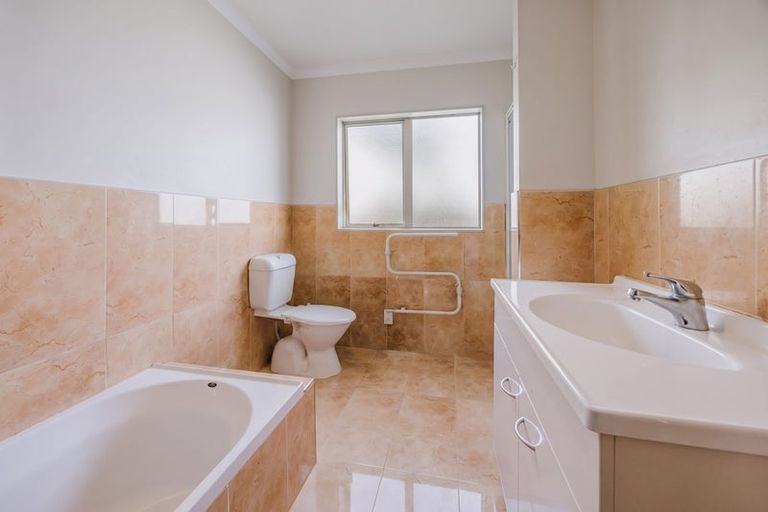 Photo of property in 44a Crossandra Drive, Mangere, Auckland, 2022