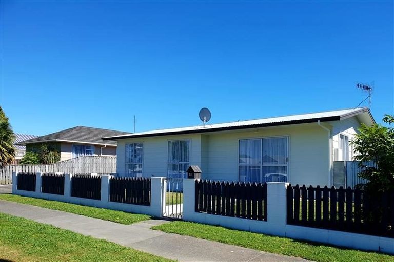 Photo of property in 21 Duckworth Crescent, Greenmeadows, Napier, 4112