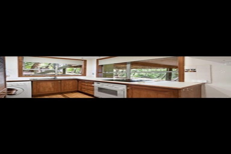 Photo of property in 18 Tinopai Road, Titirangi, Auckland, 0604