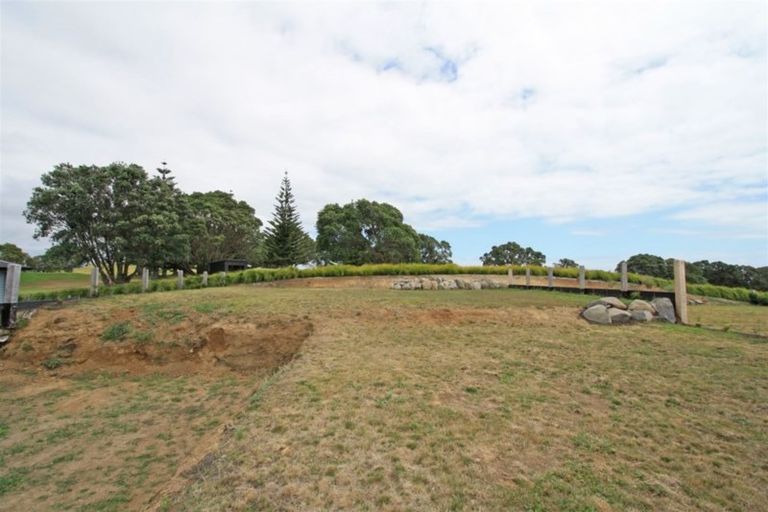 Photo of property in 15 Kotare Drive, Waiwhakaiho, New Plymouth, 4312