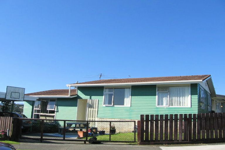 Photo of property in 17 Greenwich Grove, Stokes Valley, Lower Hutt, 5019