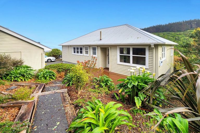 Photo of property in 1 Fleet Grove, Korokoro, Lower Hutt, 5012