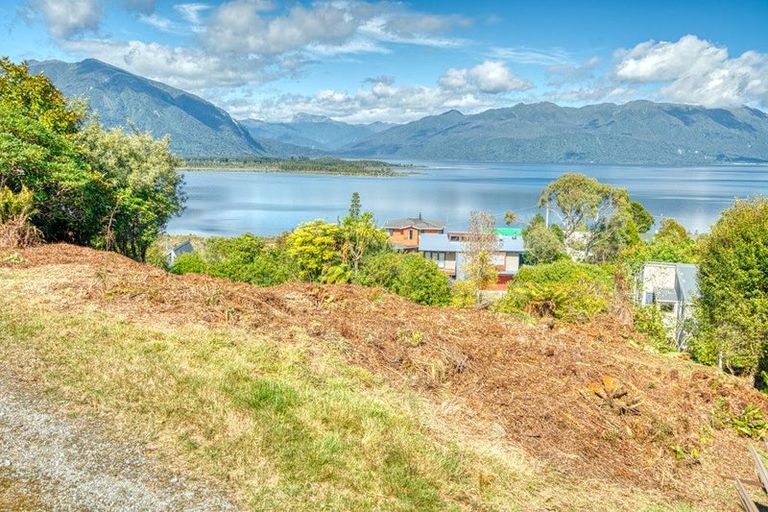 Photo of property in 8 Ivy Terrace, Moana, 7872