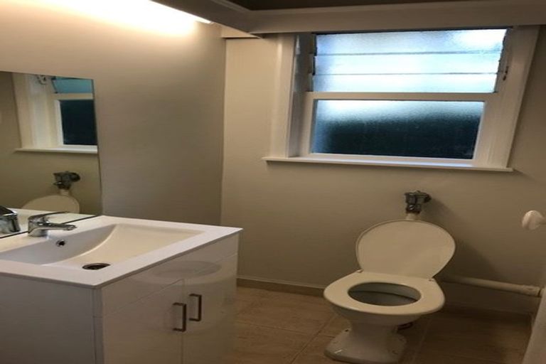 Photo of property in 7 Waiteata Road, Kelburn, Wellington, 6012