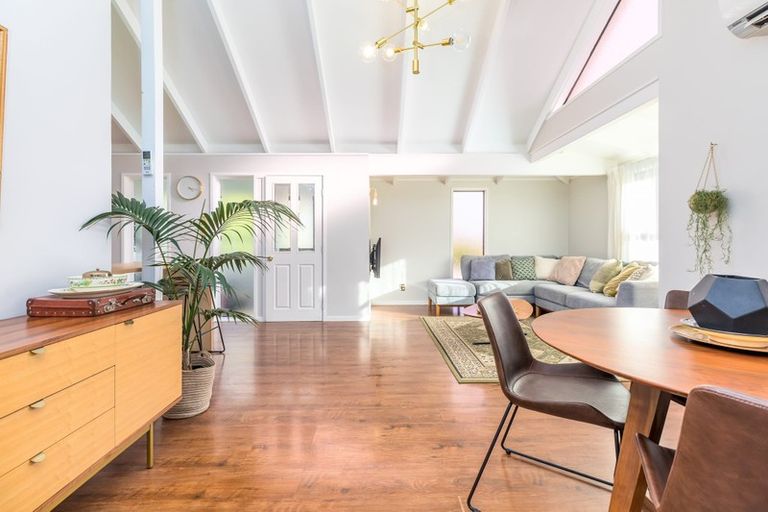 Photo of property in 18a Rosario Crescent, Red Beach, 0932