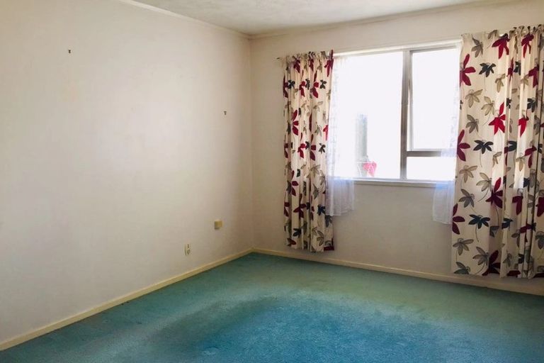 Photo of property in 1/90 Titirangi Road, New Lynn, Auckland, 0600