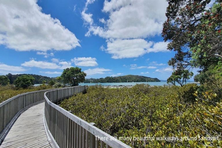 Photo of property in 16 Kanuka Road, Sandspit, Warkworth, 0982