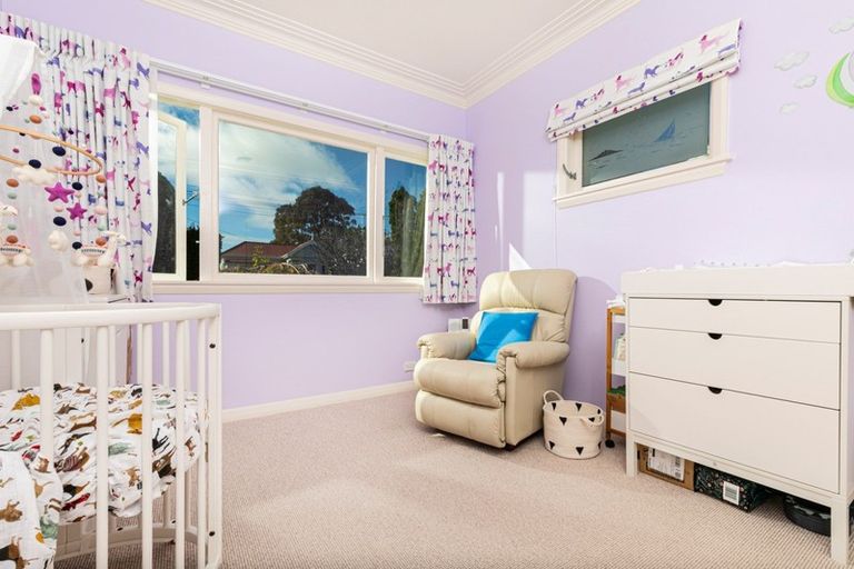 Photo of property in 1/27 Summer Street, Stanley Point, Auckland, 0624