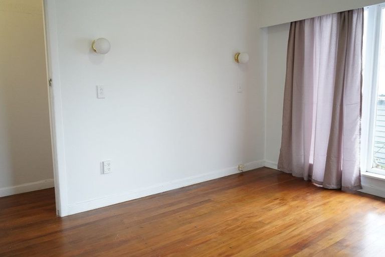 Photo of property in 35 Archibald Road, Kelston, Auckland, 0602