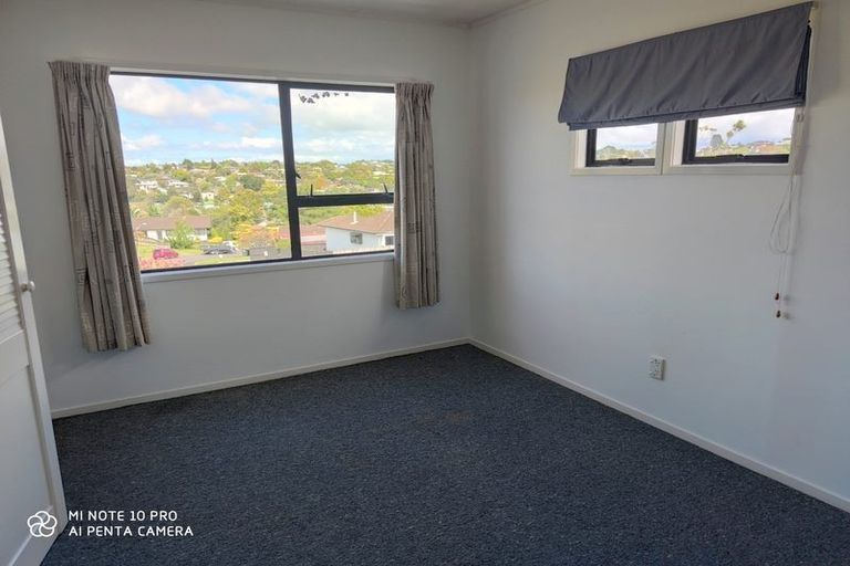 Photo of property in 23 Leiden Place, Totara Vale, Auckland, 0629