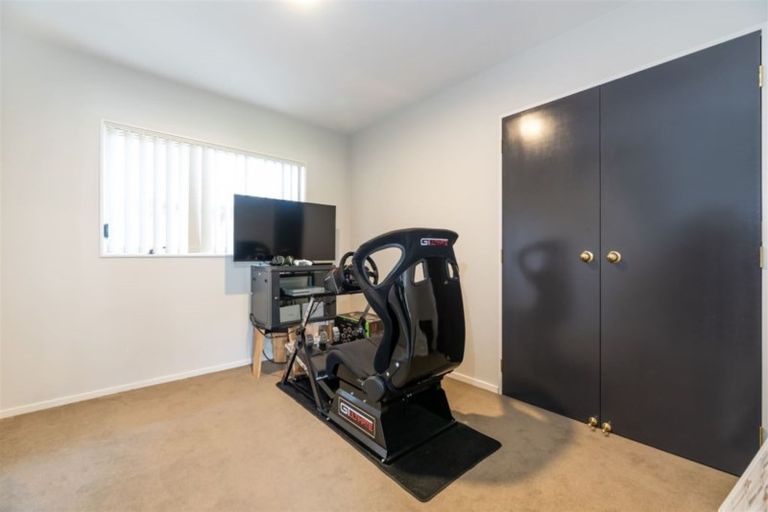 Photo of property in 8 Riverglade Parkway, Te Atatu South, Auckland, 0610