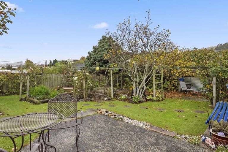 Photo of property in 18 Elwyn Crescent, Green Island, Dunedin, 9018